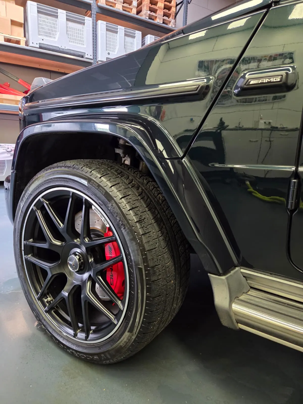 Wielkast en velg van een Mercedes-AMG G-Klasse