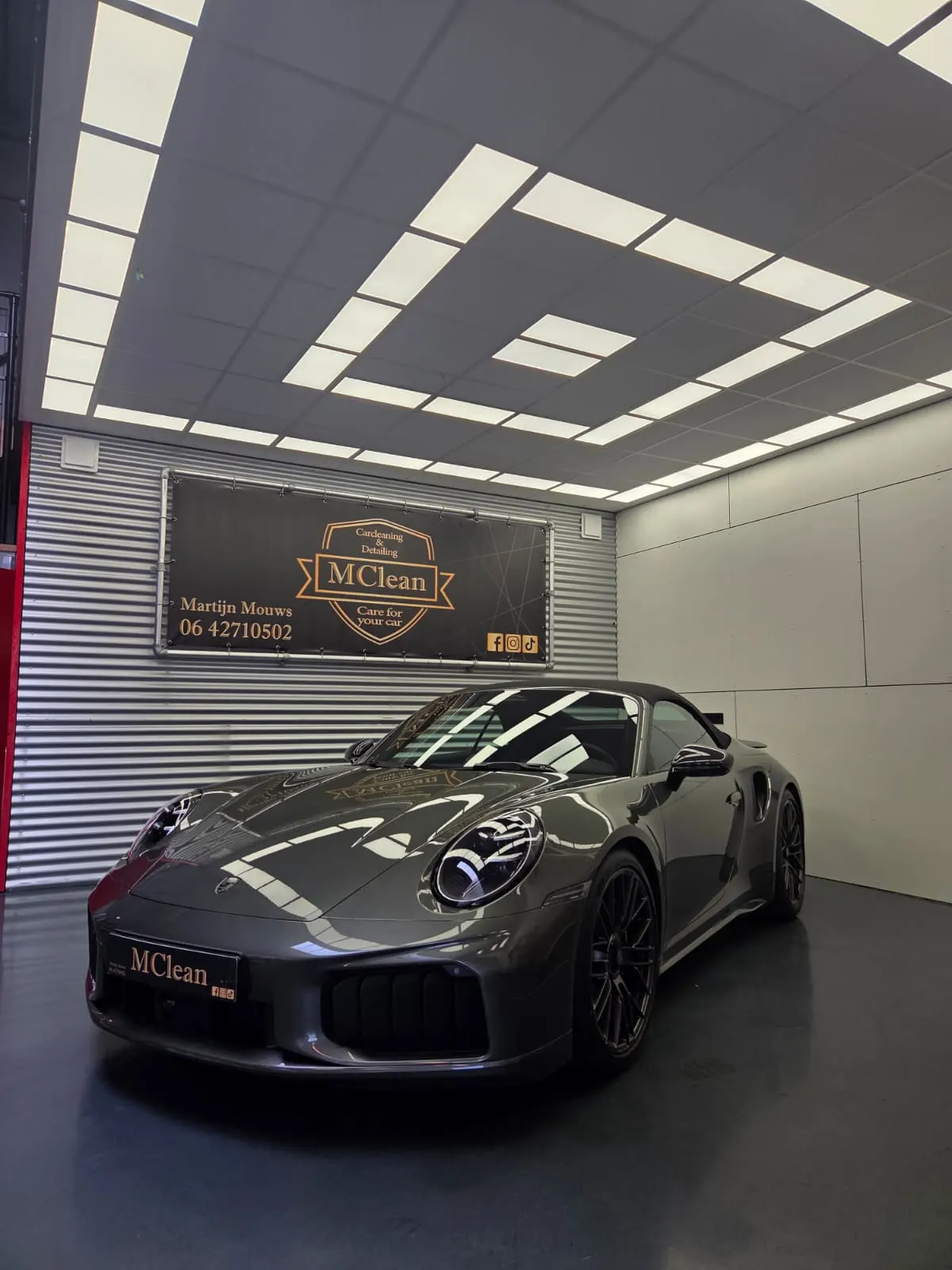 Porsche 911 Turbo Cabriolet in de studio van MClean